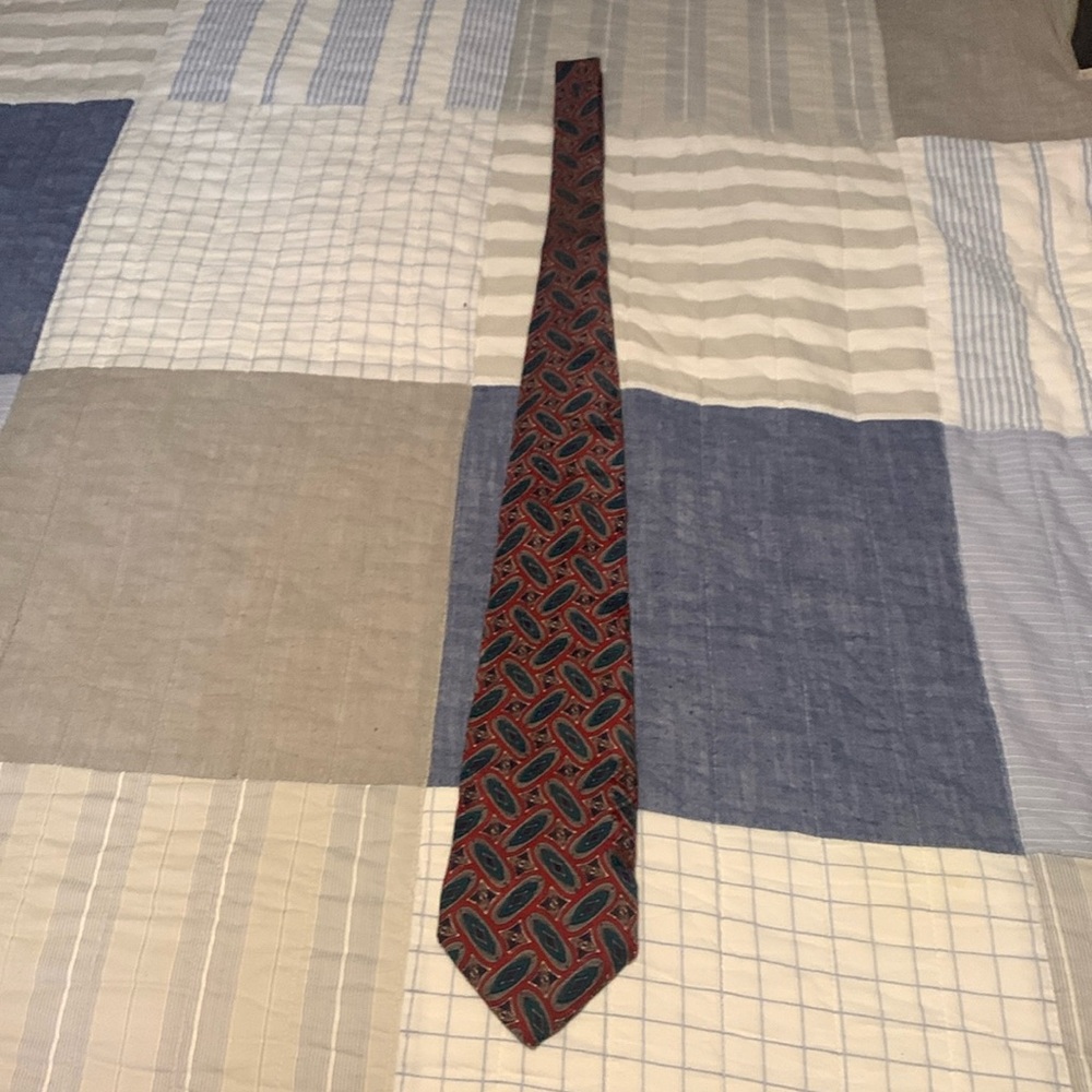 BERT PULITZER RED BASE TIE: VERY NICE